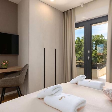 Luxurioese Villa Perla Mit Pool Und Jacuzzi Пореч Екстериор снимка