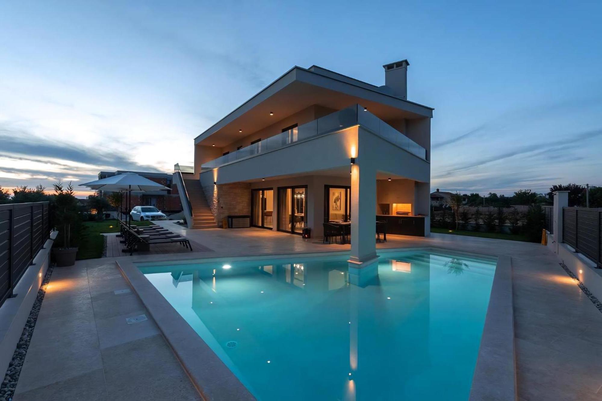 Luxurioese Villa Perla Mit Pool Und Jacuzzi Пореч Екстериор снимка