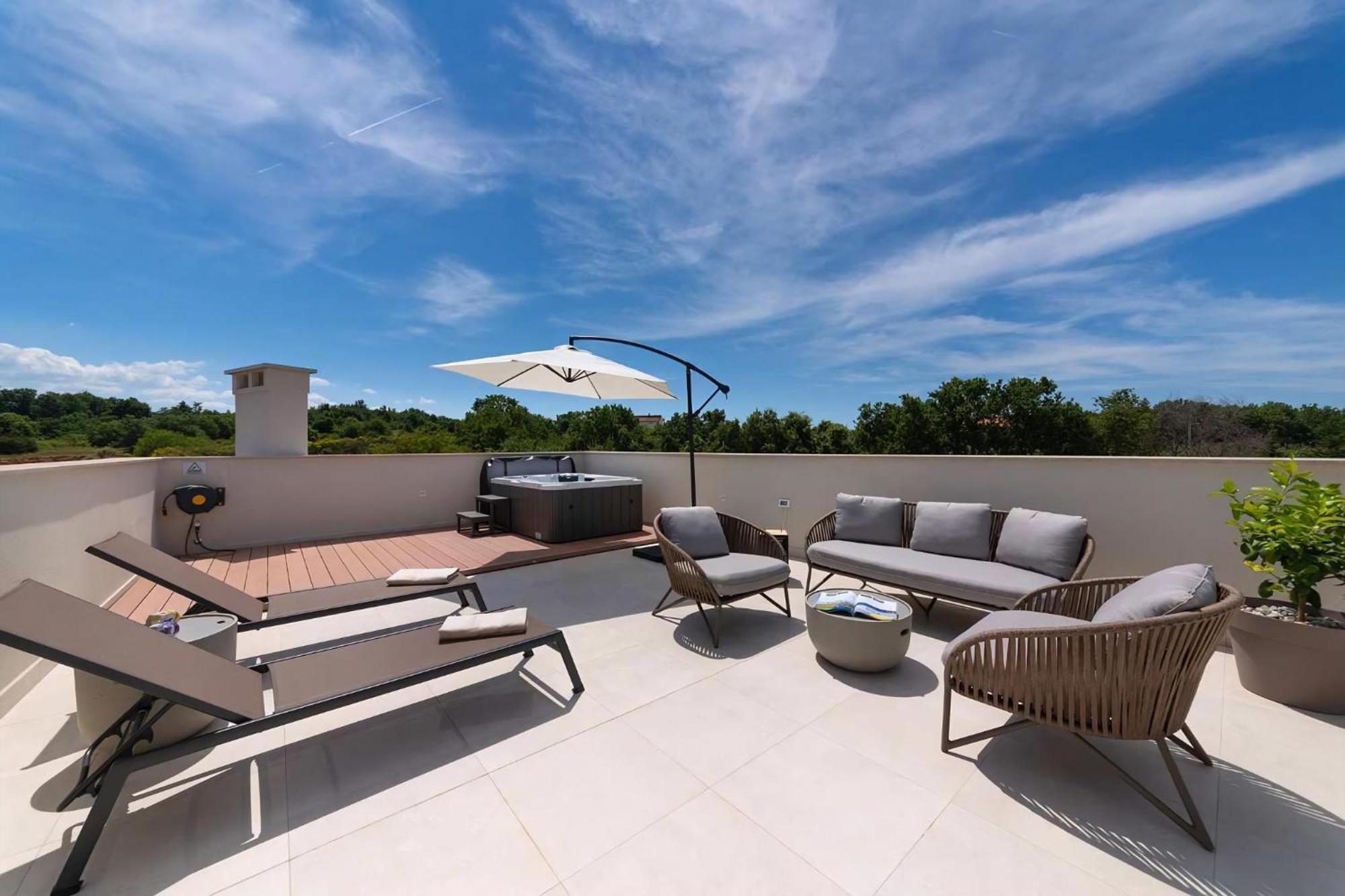 Luxurioese Villa Perla Mit Pool Und Jacuzzi Пореч Екстериор снимка