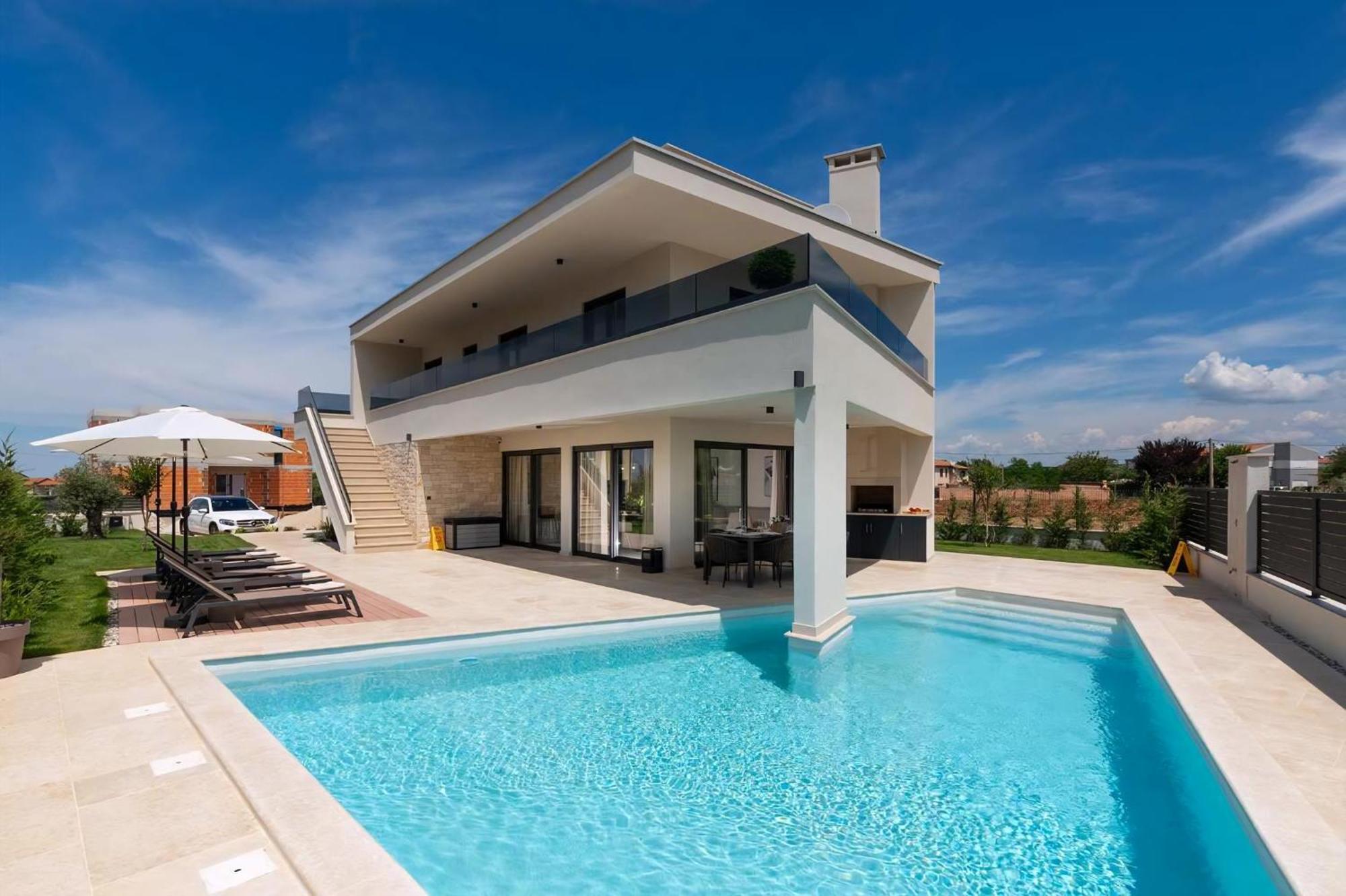 Luxurioese Villa Perla Mit Pool Und Jacuzzi Пореч Екстериор снимка