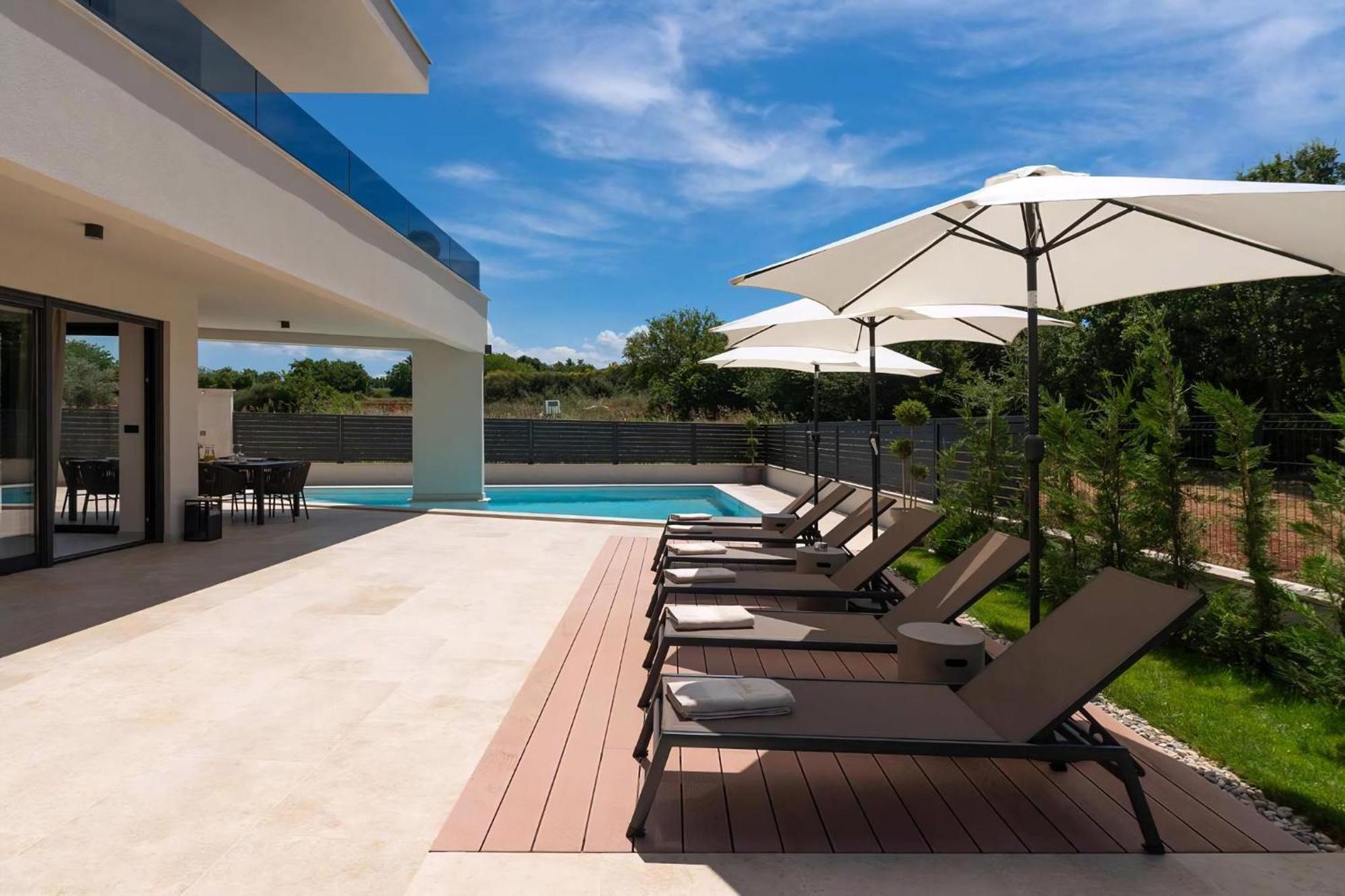 Luxurioese Villa Perla Mit Pool Und Jacuzzi Пореч Екстериор снимка