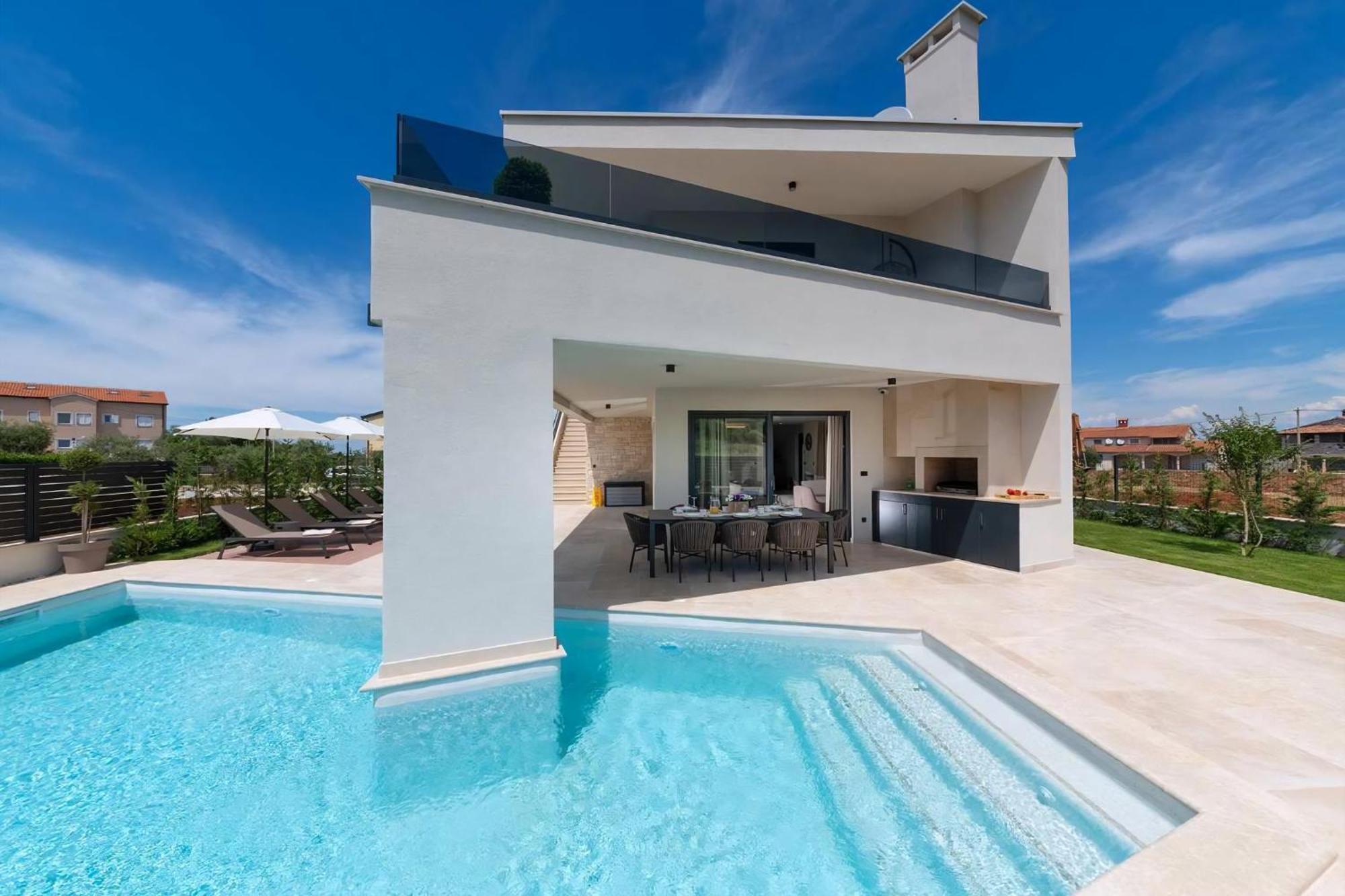 Luxurioese Villa Perla Mit Pool Und Jacuzzi Пореч Екстериор снимка