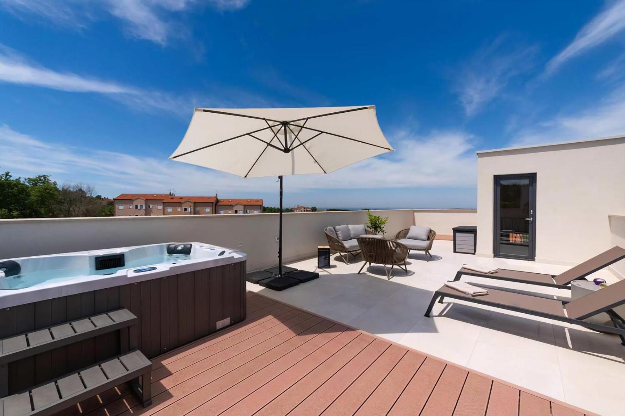 Luxurioese Villa Perla Mit Pool Und Jacuzzi Пореч Екстериор снимка