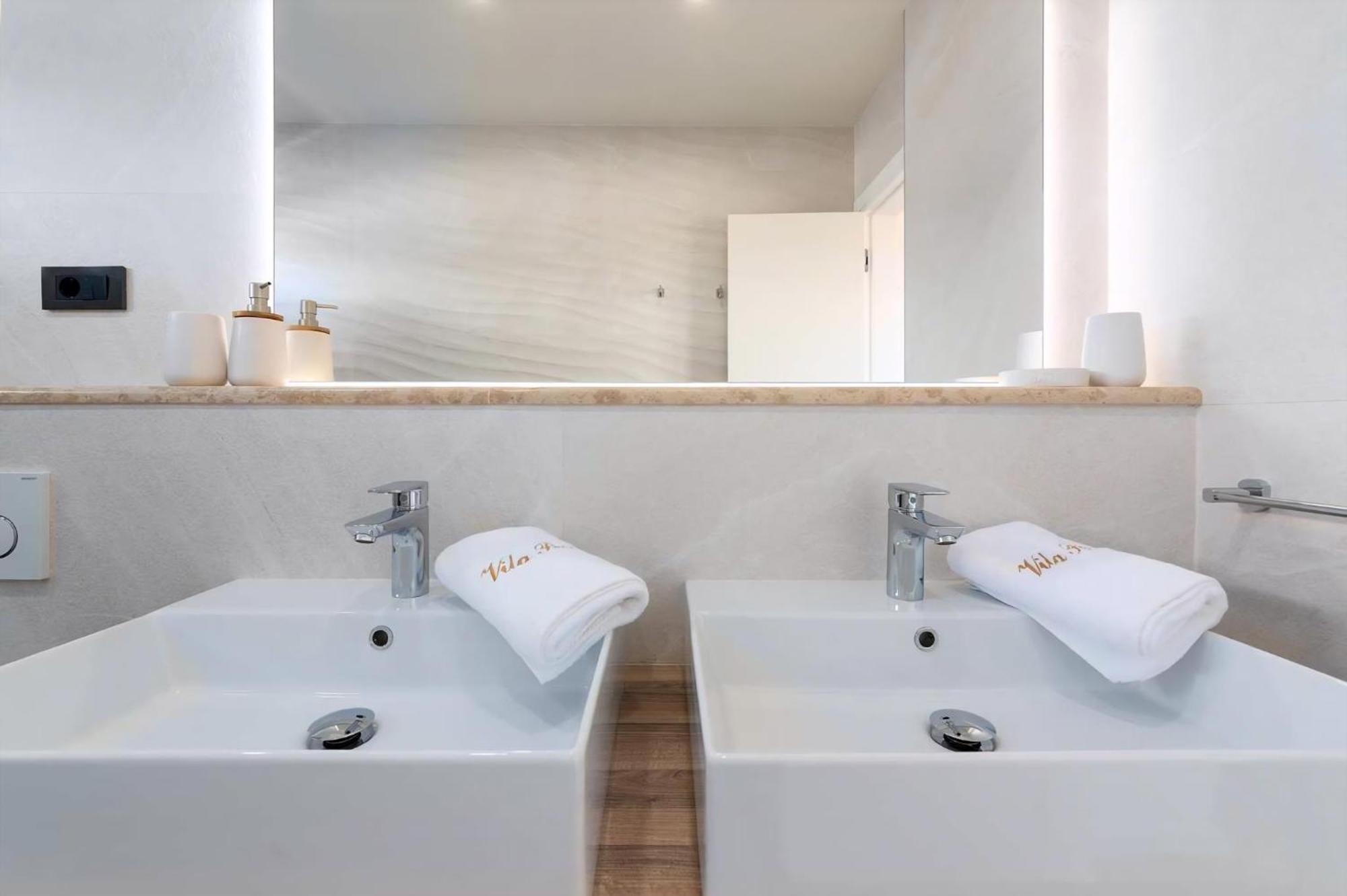 Luxurioese Villa Perla Mit Pool Und Jacuzzi Пореч Екстериор снимка