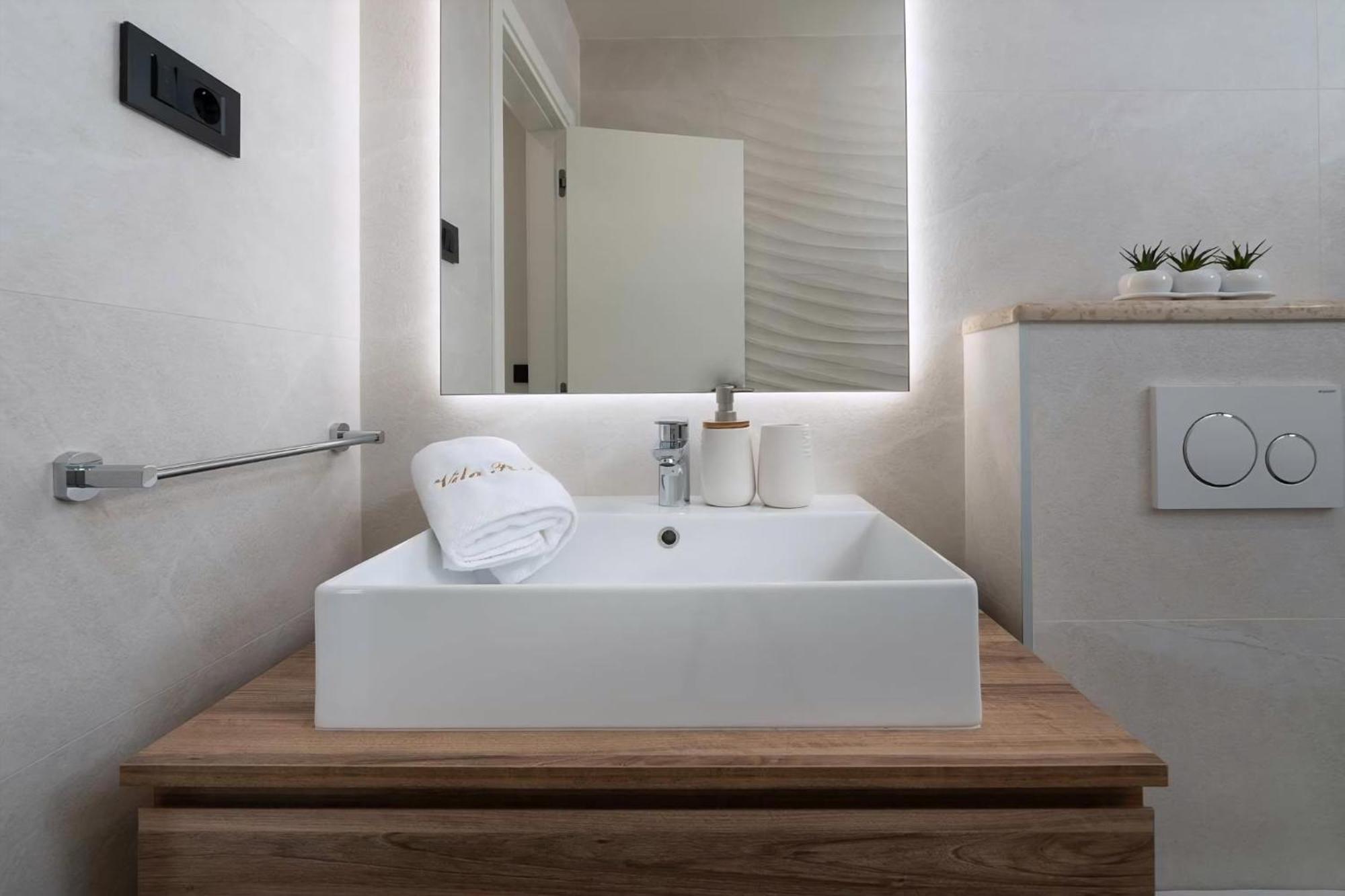 Luxurioese Villa Perla Mit Pool Und Jacuzzi Пореч Екстериор снимка