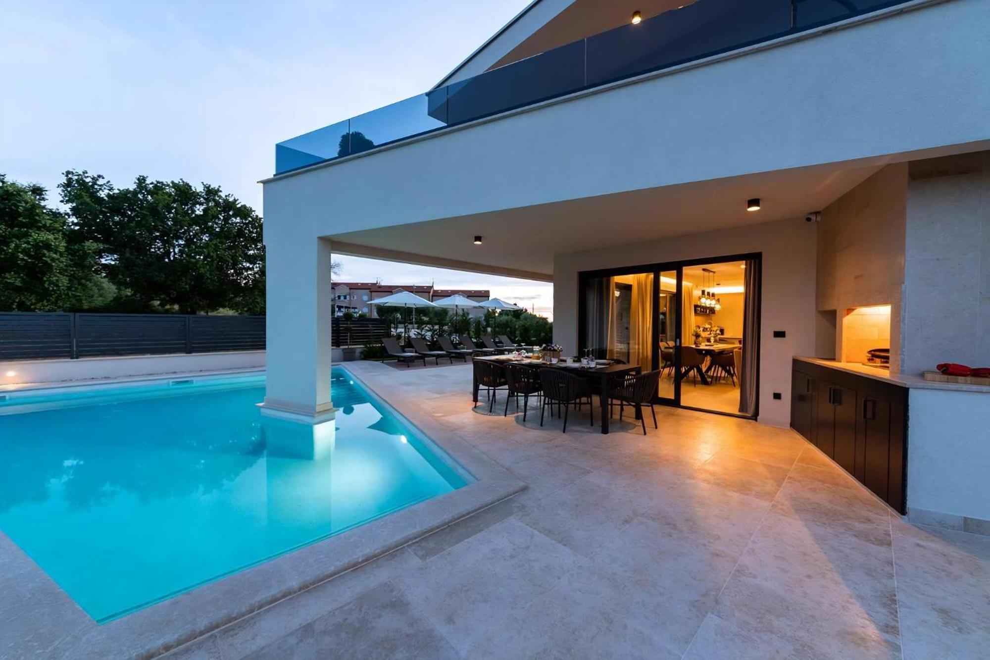 Luxurioese Villa Perla Mit Pool Und Jacuzzi Пореч Екстериор снимка